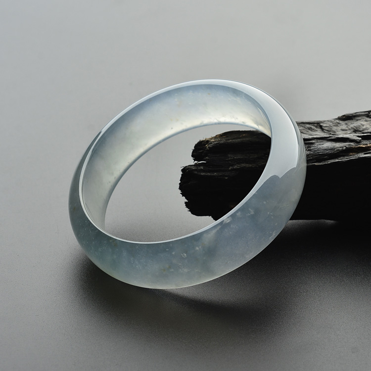 (超值推荐)冰玻种晴水略带黄翡手镯（56.8mm）