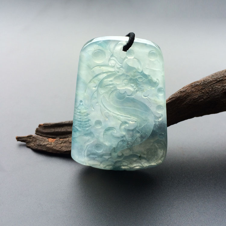冰玻种晴水略飘花龙牌挂件