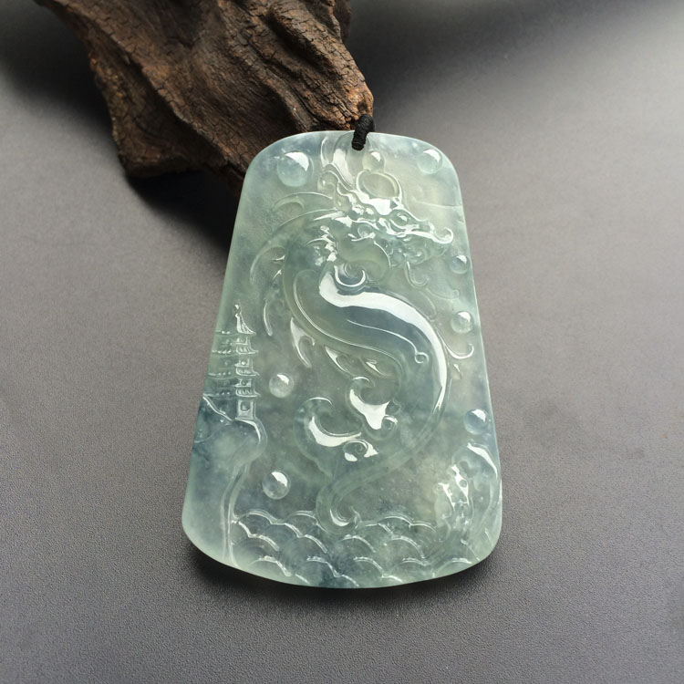 冰玻种晴水略飘花龙牌挂件