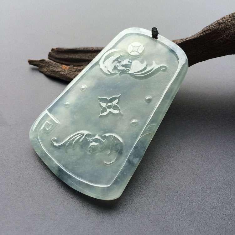 冰玻种晴水略飘花龙牌挂件
