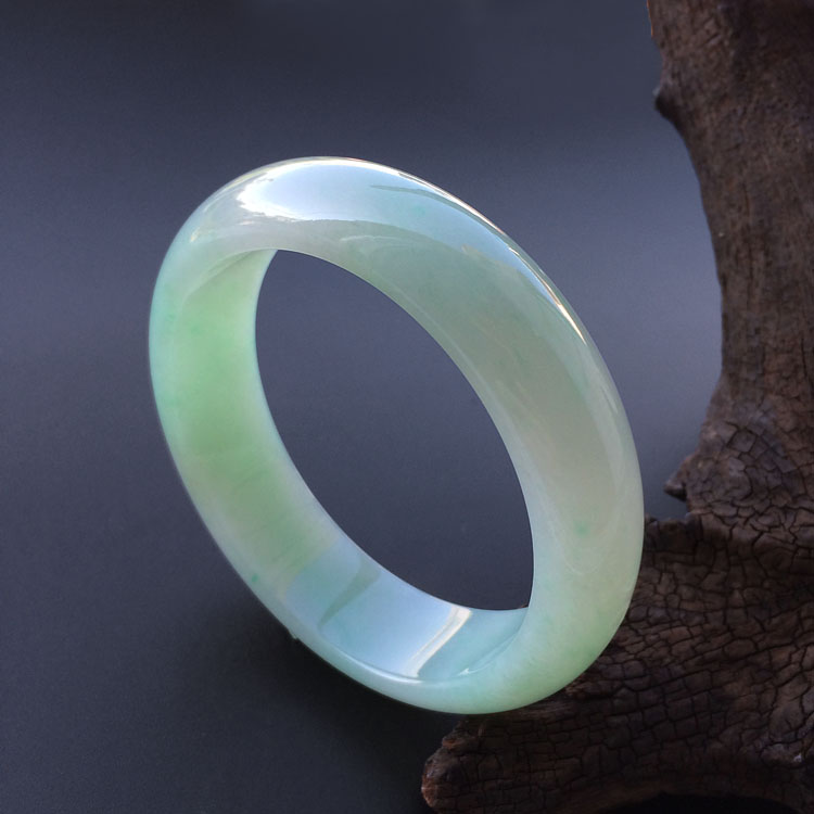(超值推荐)糯冰种绿晴水手镯（57.6mm）