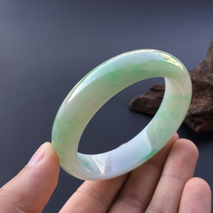 (超值推荐)糯冰种飘翠手镯（57.5mm）