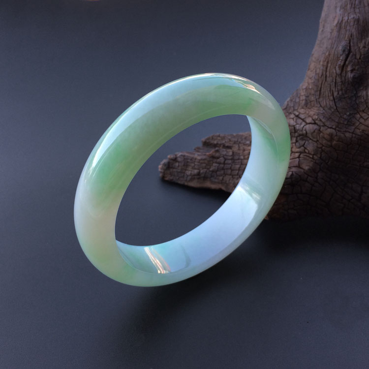 (超值推荐)糯冰种飘翠手镯（57.5mm）