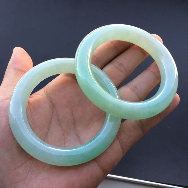 冰种绿晴水圆条手镯（一对）（56.7mm/55.2mm）