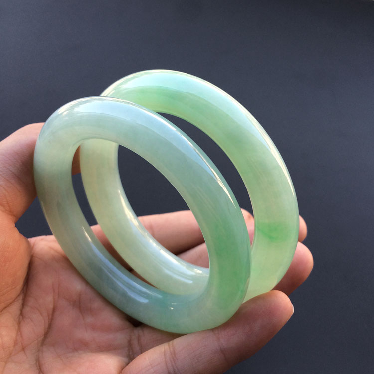 冰种绿晴水圆条手镯（一对）（56.7mm/55.2mm）