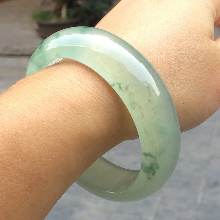 （超值推荐）冰玻种飘花手镯（58mm）
