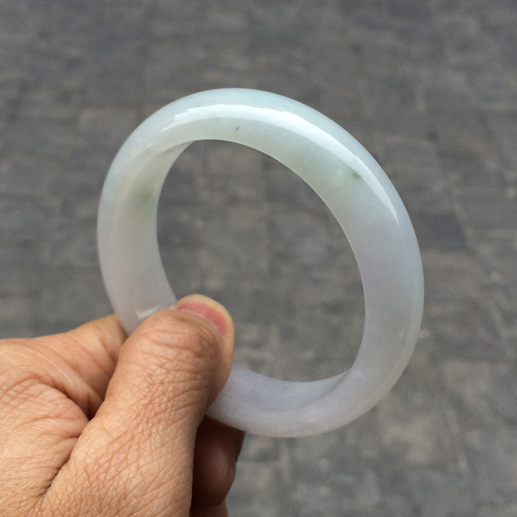 (超值推荐)糯冰种白色手镯（56.5mm）