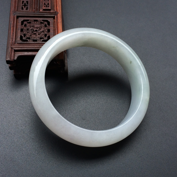 (超值推荐)糯冰种白色手镯（56.5mm）