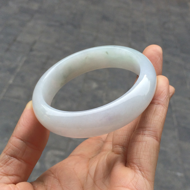 (超值推荐)糯冰种白色手镯（56.5mm）