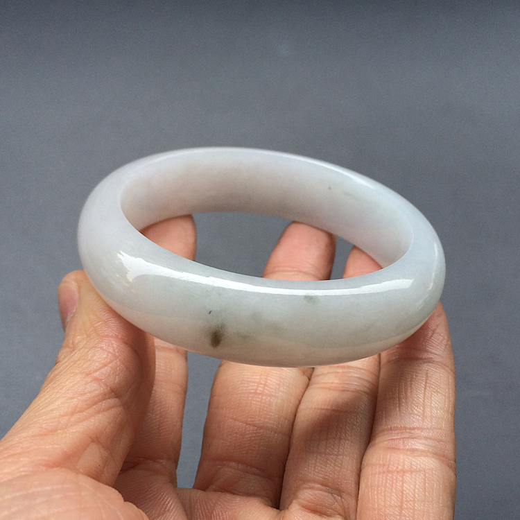 (超值推荐)糯冰种白色手镯（56.5mm）