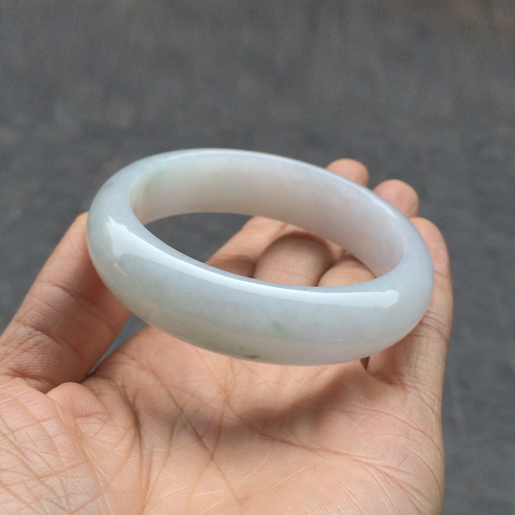 (超值推荐)糯冰种白色手镯（56.5mm）