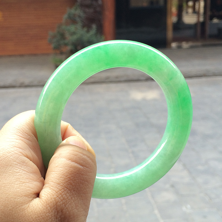 (超值推荐)糯冰种翠色圆条手镯（58.2mm）