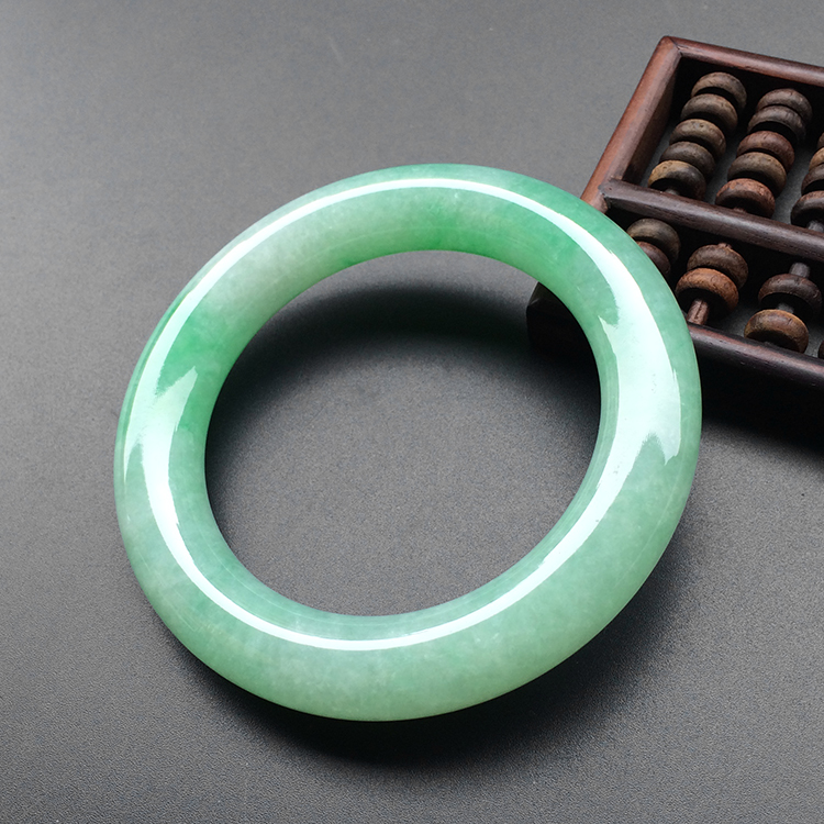 (超值推荐)糯冰种翠色圆条手镯（58.2mm）
