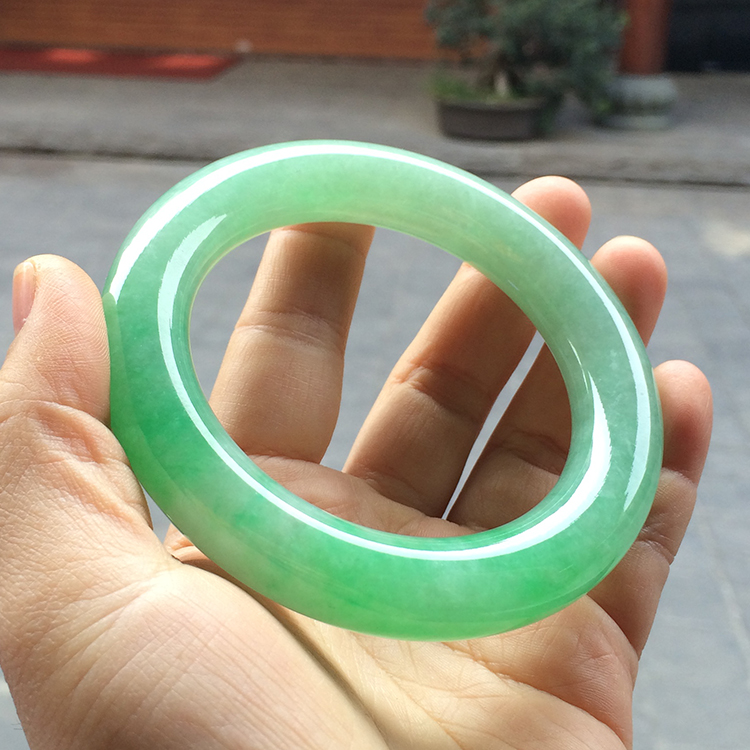 (超值推荐)糯冰种翠色圆条手镯（58.2mm）