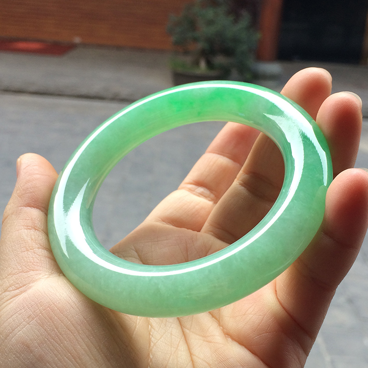 (超值推荐)糯冰种翠色圆条手镯（58.2mm）