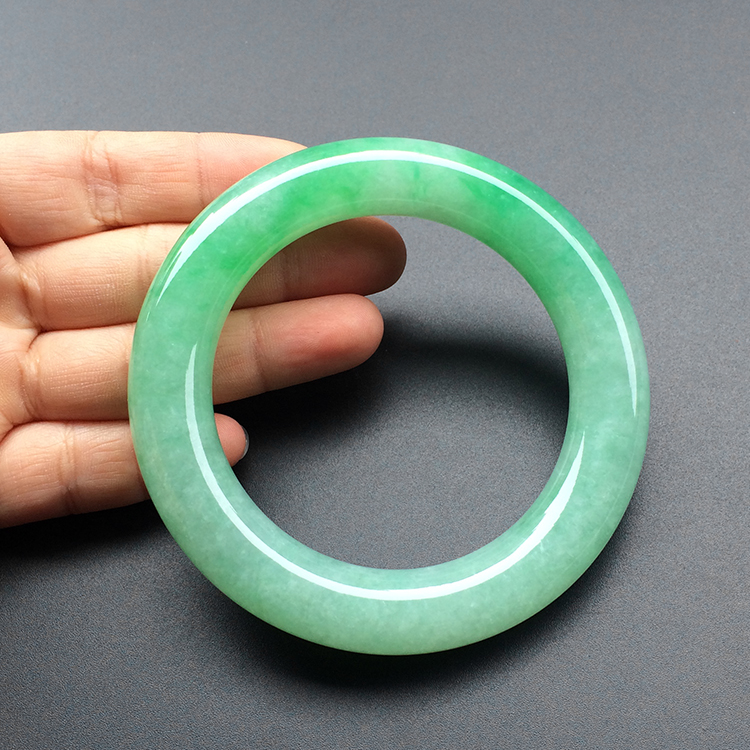 (超值推荐)糯冰种翠色圆条手镯（58.2mm）