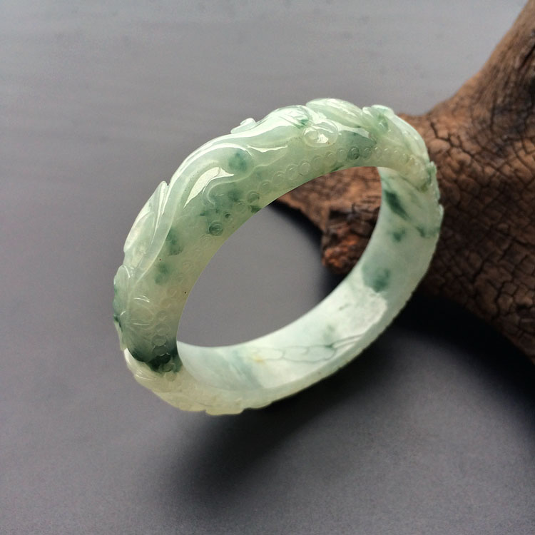 糯冰种飘花雕花贵妃镯（54.3mm-46.7mm）