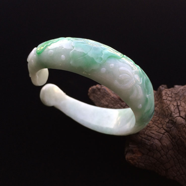 糯冰种翠色雕花手镯（54.5mm）