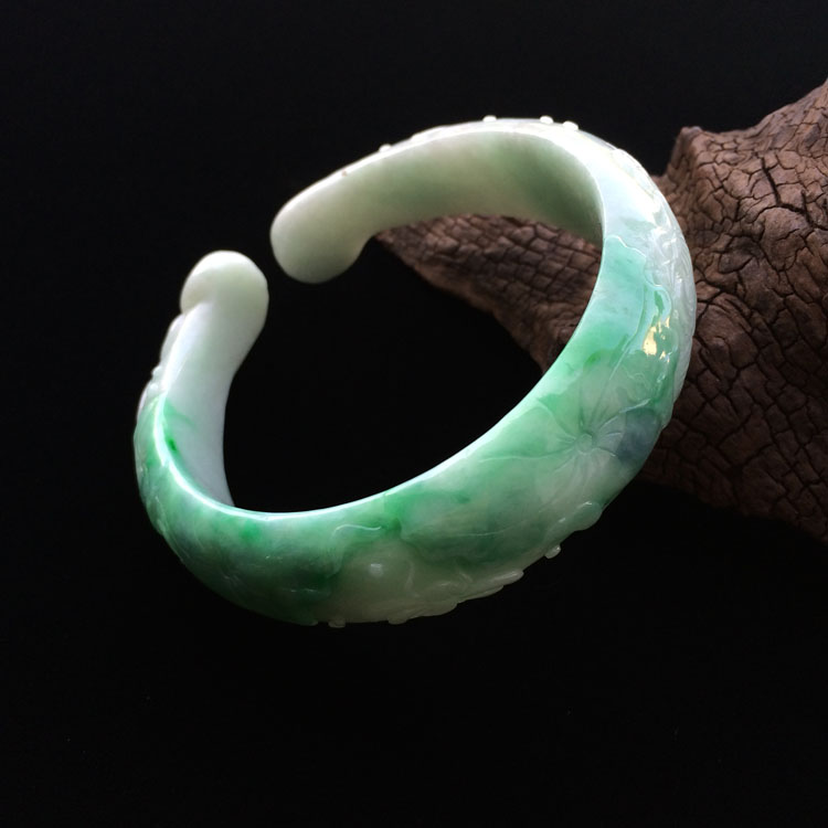 糯冰种翠色雕花手镯（54.5mm）