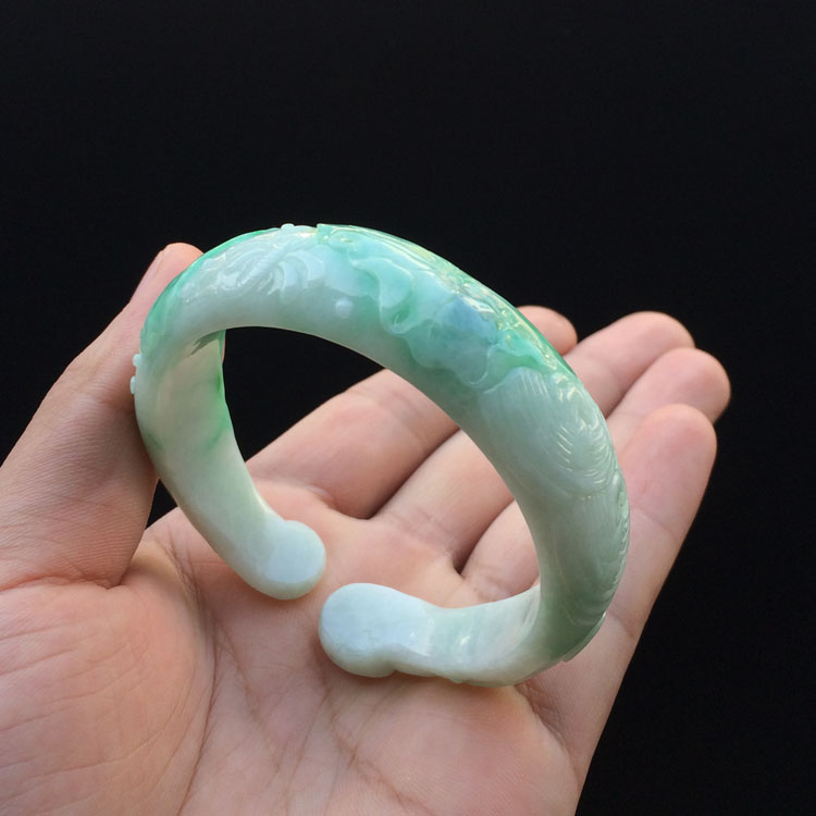 糯冰种翠色雕花手镯（54.5mm）