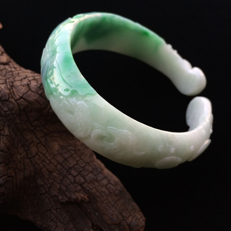糯冰种翠色雕花手镯（54.5mm）