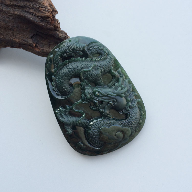 糯冰种墨翠龙牌挂件