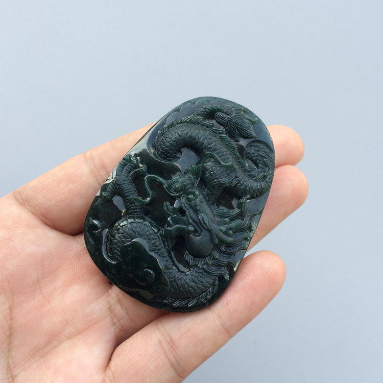 糯冰种墨翠龙牌挂件