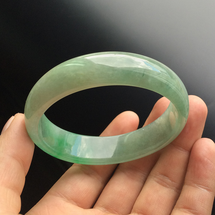 (超值推荐)糯冰种飘翠手镯（58mm）
