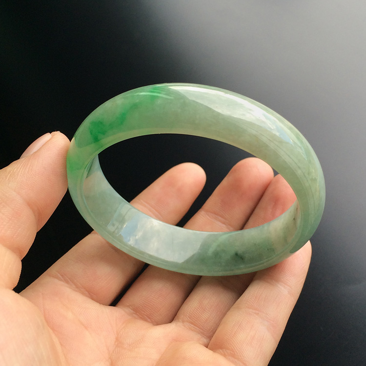 (超值推荐)糯冰种飘翠手镯（58mm）