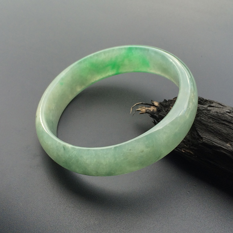 (超值推荐)糯冰种飘翠手镯（58mm）