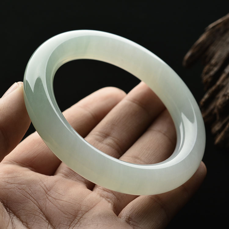 糯冰种淡晴水圆条手镯（58.2mm）