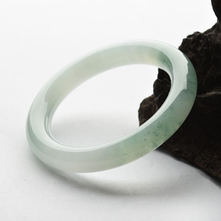 糯冰种略飘花圆条手镯（58.5mm）