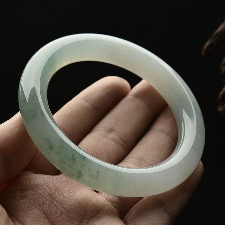 糯冰种略飘花圆条手镯（58.5mm）