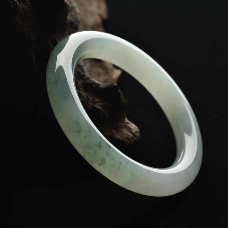 糯冰种略飘花圆条手镯（58.5mm）