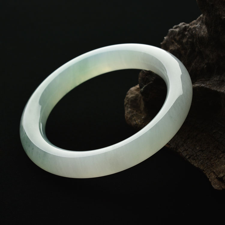 糯冰种略飘花圆条手镯（58.5mm）