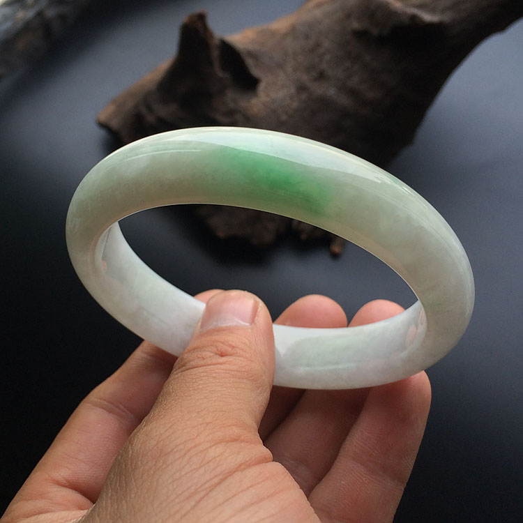 (超值推荐)糯冰种飘翠手镯（60.8mm）