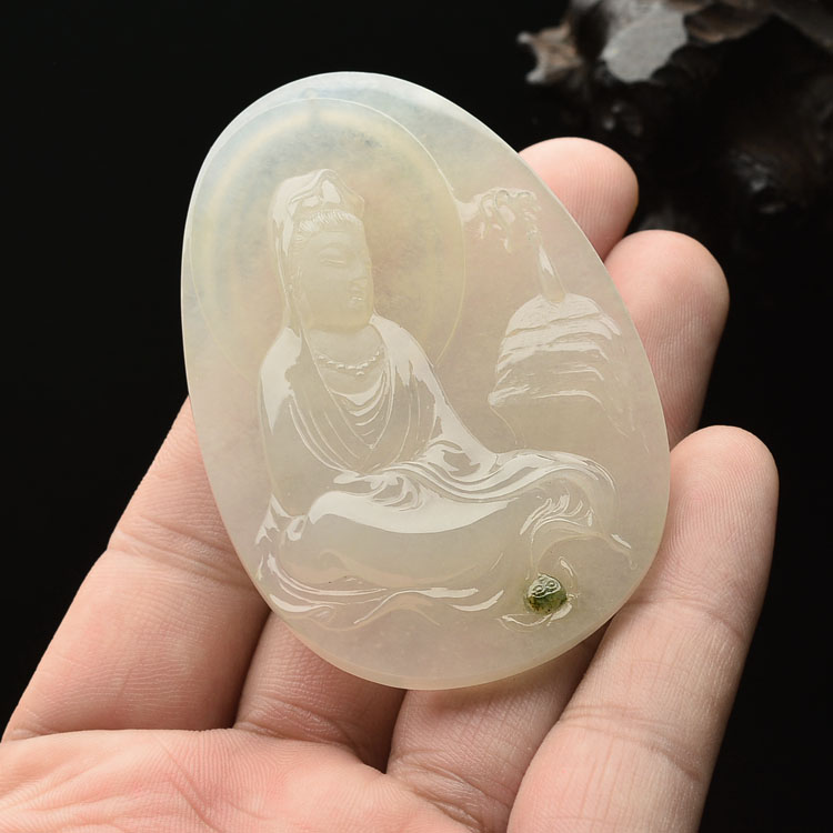 冰种淡黄翡略飘花观音挂件