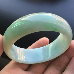 糯冰种飘花略带黄翡手镯（58.3mm）
