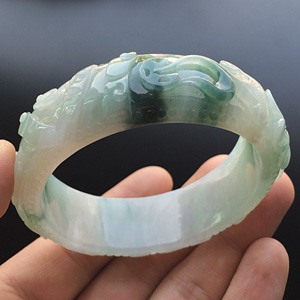 糯冰种飘花雕花手镯（52.9mm）