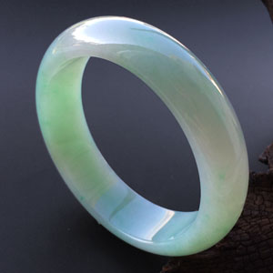 (超值推荐)糯冰种绿晴水手镯（57.6mm）