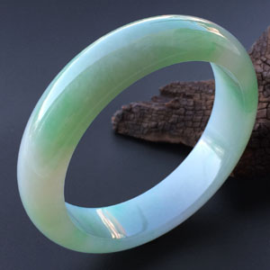 (超值推荐)糯冰种飘翠手镯（57.5mm）