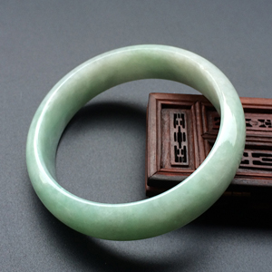 糯冰种淡豆色手镯（56.6mm）