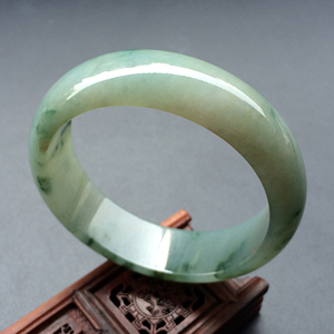 (超值推荐)糯冰种飘花手镯（52.8mm）