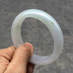 (超值推荐)糯冰种白色手镯（56.5mm）