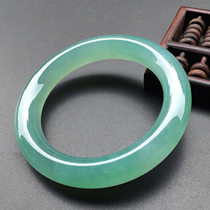(超值推荐)冰种绿晴水圆条手镯（56mm）