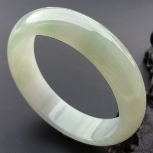 糯冰种淡晴水手镯（58.1mm）