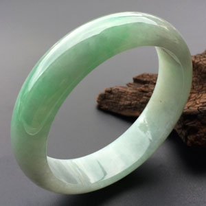 糯冰种飘翠手镯（57.6mm）