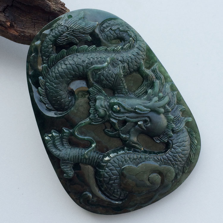 糯冰种墨翠龙牌挂件