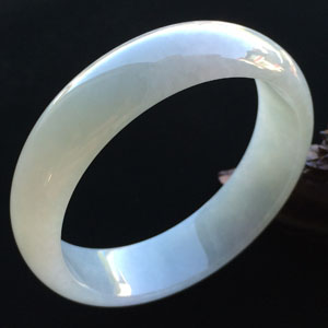 糯冰种淡晴水手镯（57.6mm）