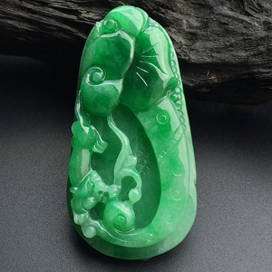 糯冰种翠色螭龙如意挂件